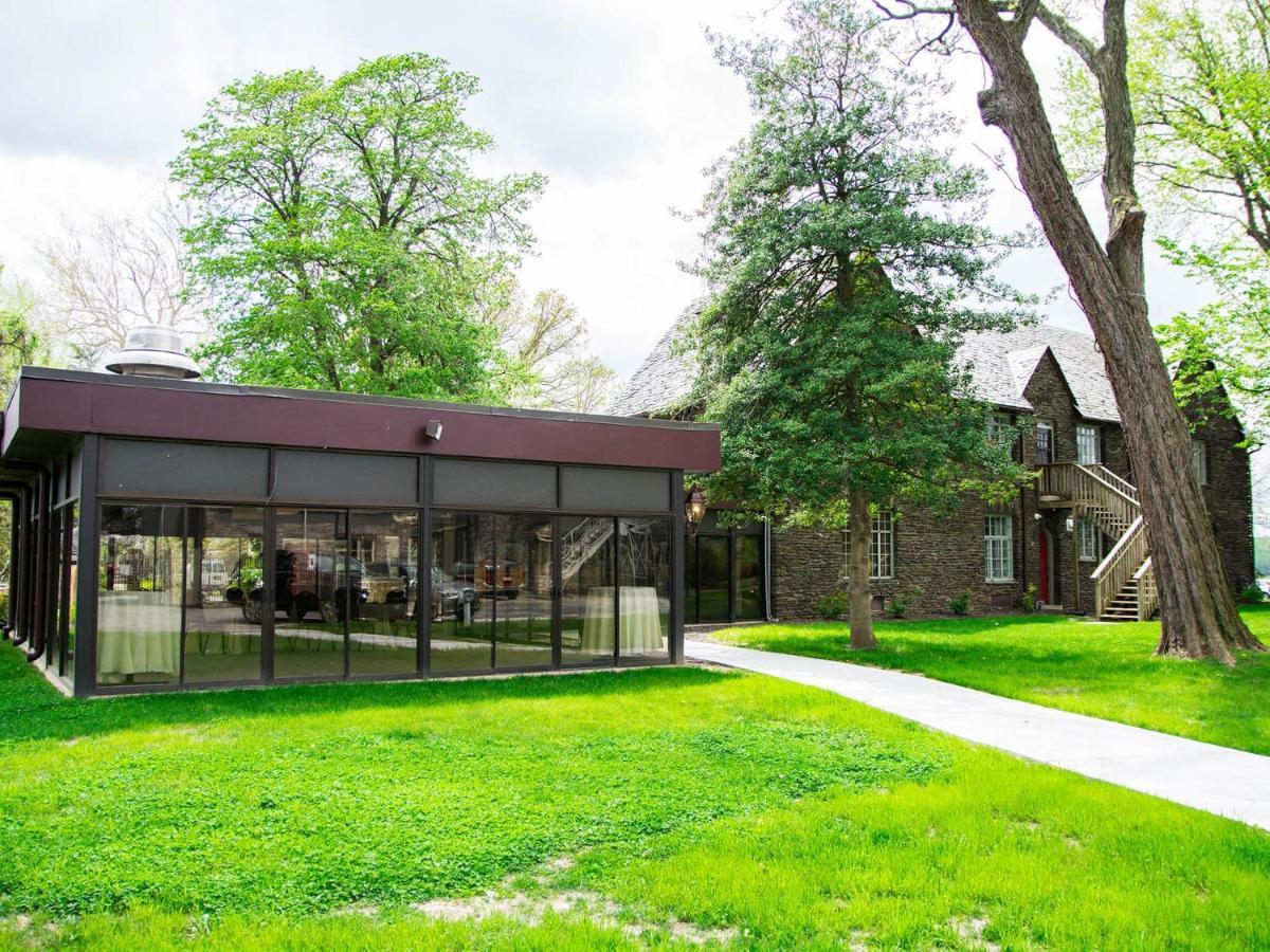 The Manor On Front Bed and Breakfast Χάρισμπουργκ Εξωτερικό φωτογραφία