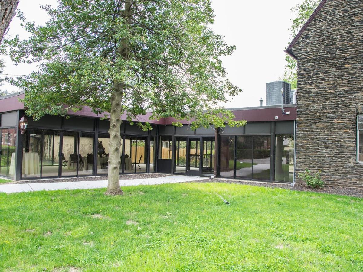 The Manor On Front Bed and Breakfast Χάρισμπουργκ Εξωτερικό φωτογραφία