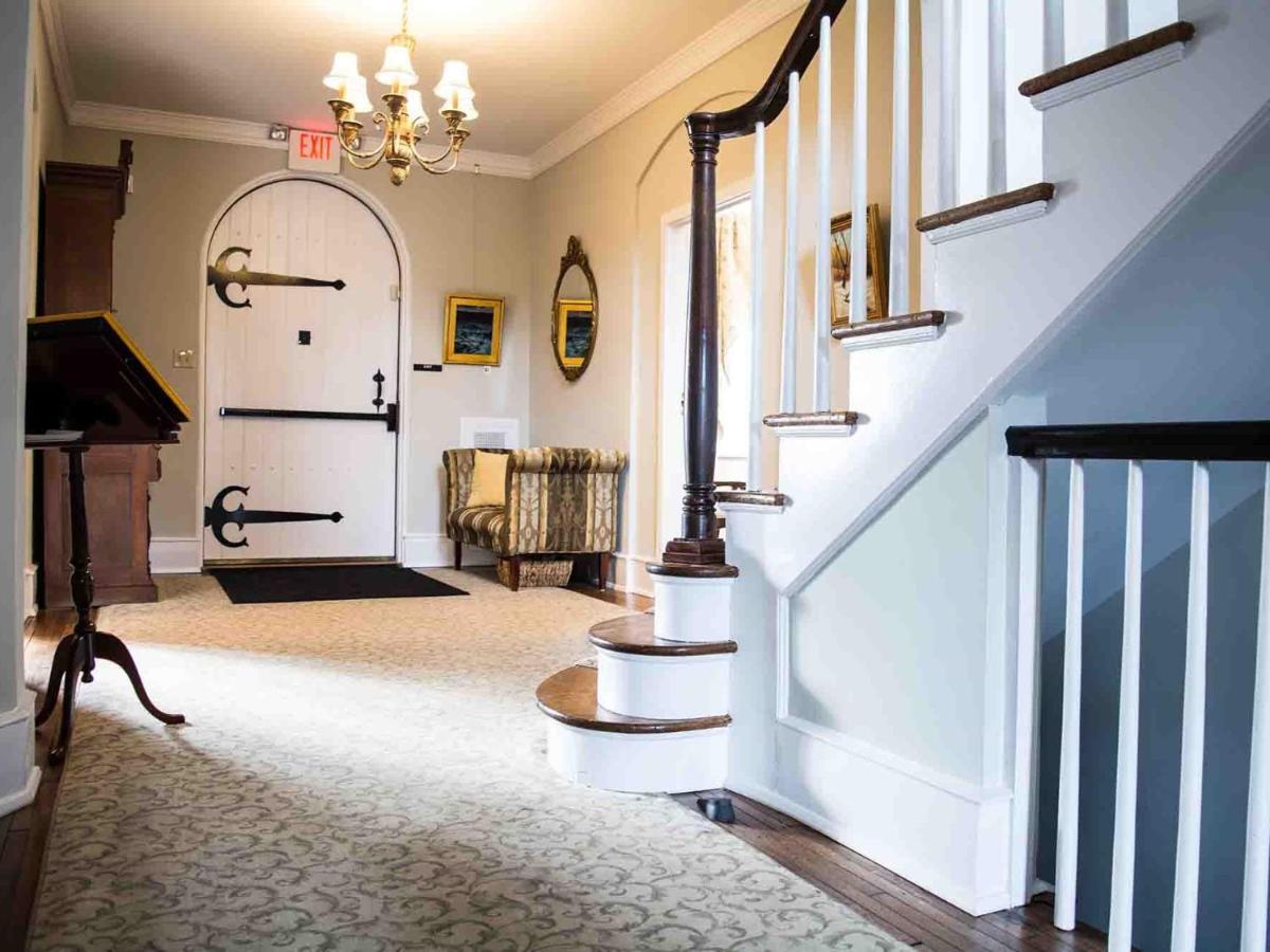 The Manor On Front Bed and Breakfast Χάρισμπουργκ Εξωτερικό φωτογραφία