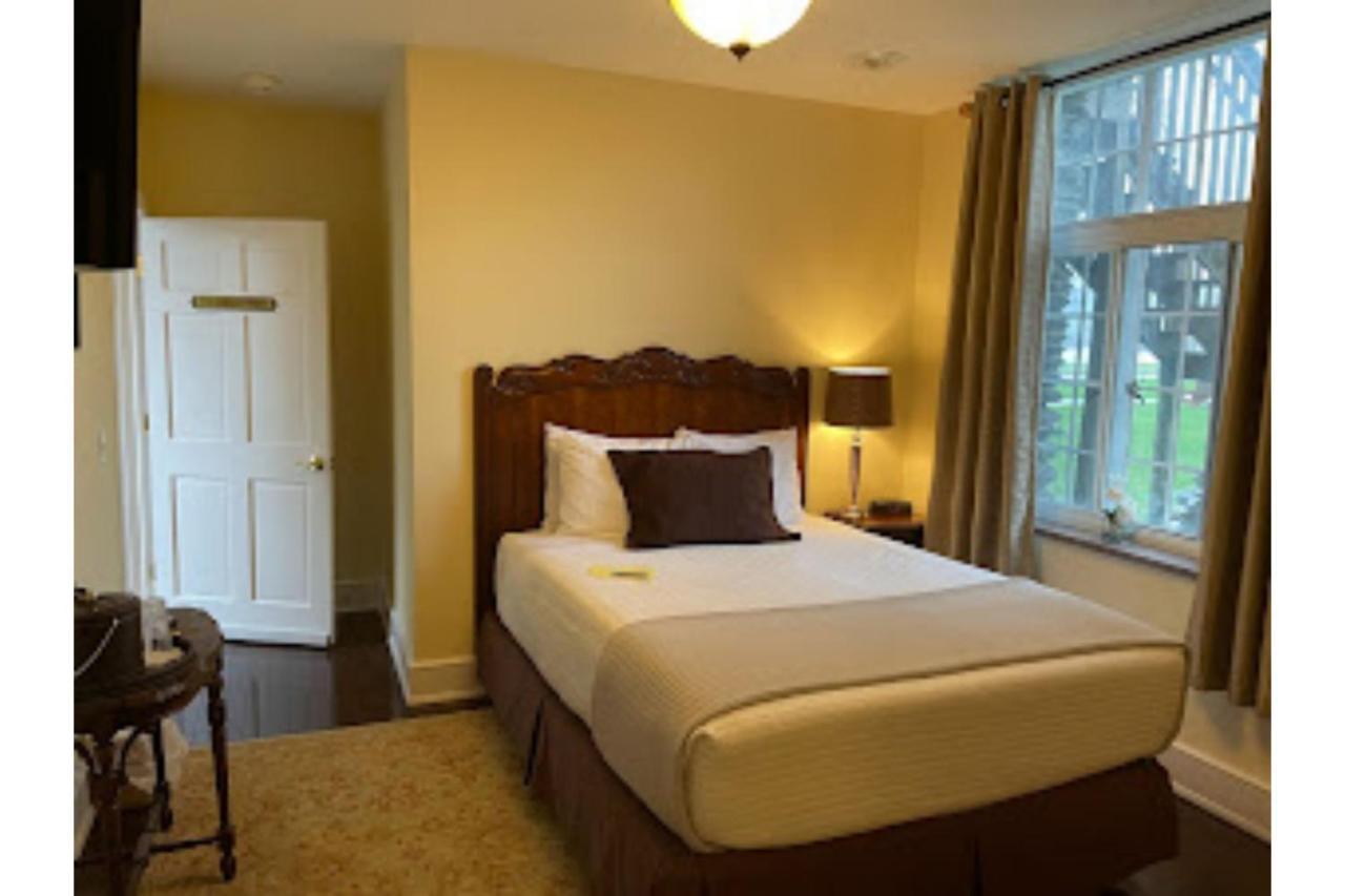 The Manor On Front Bed and Breakfast Χάρισμπουργκ Δωμάτιο φωτογραφία